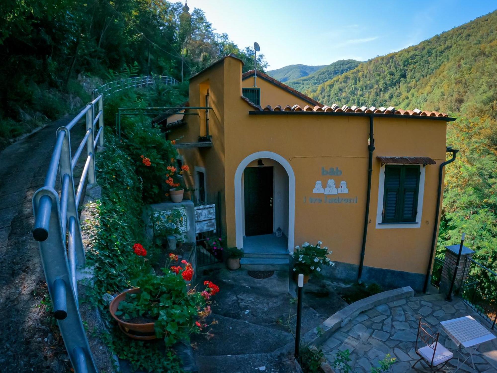 Bed and Breakfast I Tre Ladroni à Nasino Extérieur photo